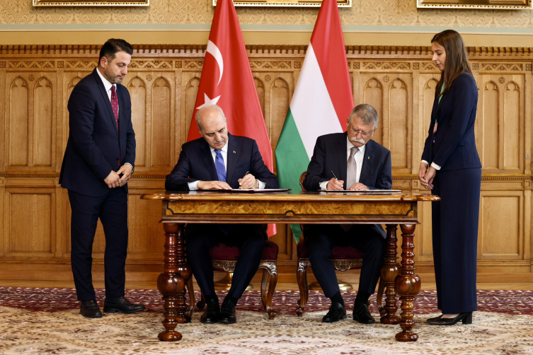 TBMM Başkanı Kurtulmuş, Macaristan Ulusal Meclisi Başkanı Köver ile görüştü